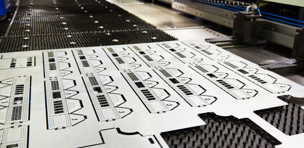 Precision sheet metal fabrication is the process of manufacturing metal components to tight dimensional tolerances while maintaining consistency throughout production.